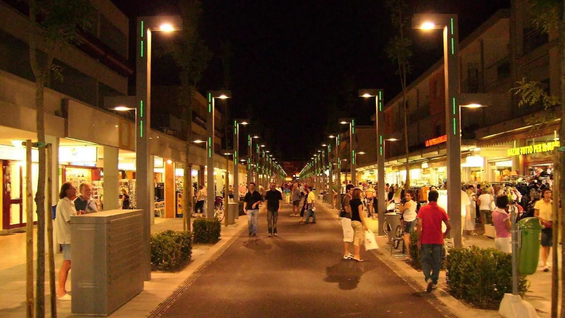 Warm Flat Just Few Steps From The Beach - Beahost Bibione 0*,  Italy